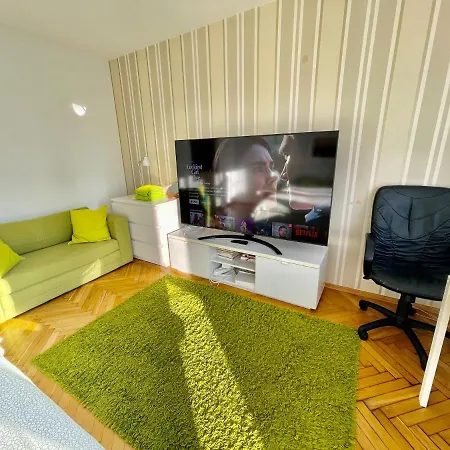 Super Rondo Onz Metro Nowe Wifi 300 Mb/s Aircondition Netflix Spotify * Varşova