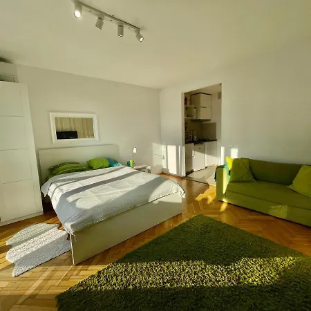 Super Rondo Onz Metro Nowe Wifi 300 Mb/s Aircondition Netflix Spotify Varşova