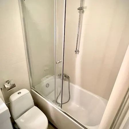 Super Rondo Onz Metro Nowe Wifi 300 Mb/s Aircondition Netflix Spotify דירה *