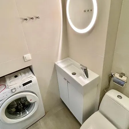 Super Rondo Onz Metro Nowe Wifi 300 Mb/s Aircondition Netflix Spotify Apartment Warsaw