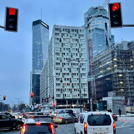 Super Rondo Onz Metro Nowe Wifi 300 Mb/s Aircondition Netflix Spotify Apartmán