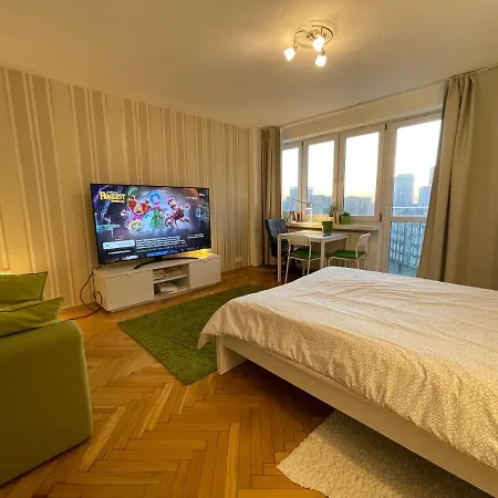 Super Rondo Onz Metro Nowe Wifi 300 Mb/s Aircondition Netflix Spotify Apartment *
