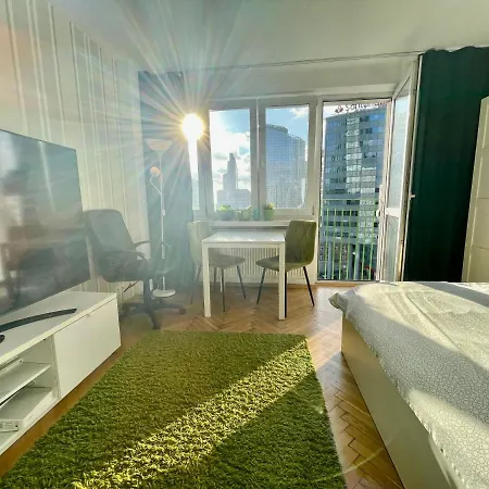 Super Rondo Onz Metro Nowe Wifi 300 Mb/s Aircondition Netflix Spotify Apartmán *