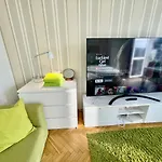 Super Rondo Onz Metro Nowe Wifi 300 Mb/s Aircondition Netflix Spotify ורשה